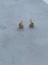 Load image into Gallery viewer, AHAVA GOLD HEART EARRINGS