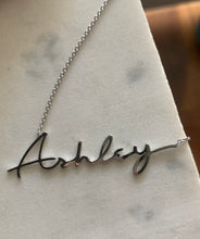 Load image into Gallery viewer, THINNY CUSTOM CURSIVE NAME NECKLACE