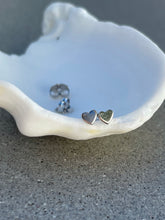 Load image into Gallery viewer, AHAVA GOLD HEART EARRINGS